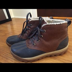 fuzzy TIMBERLAND duck boots